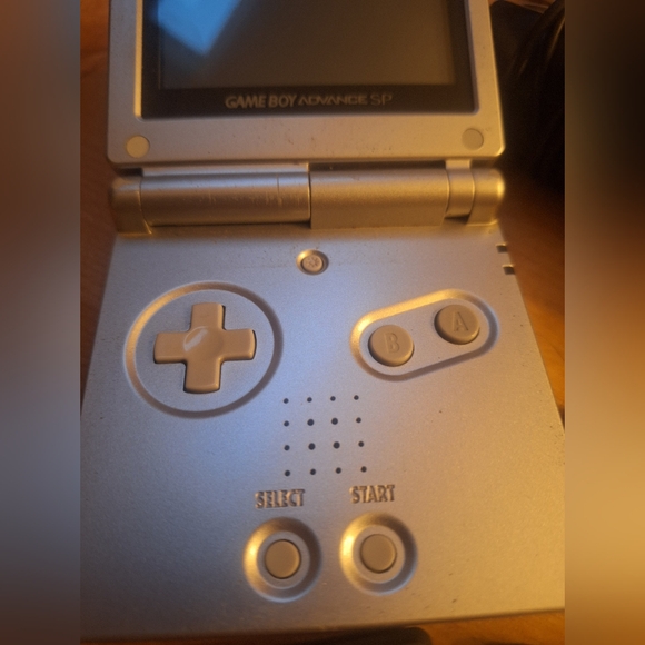 Nintendo Gameboy Advance SP In Silver BUNDLE see description - Picture 3 of 11